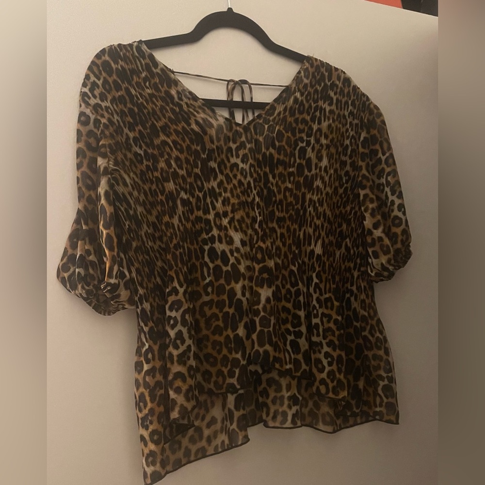 Express leopard print blouse size M